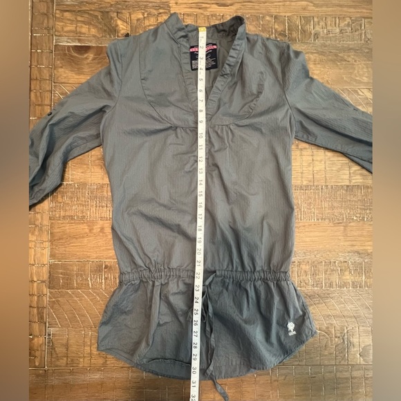 Gray Tunic Blouse Size Medium (small stain on back - see photos) - Picture 5 of 8